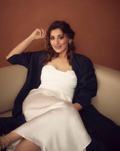 PHOTO : हुस्न है सुहाना...सोनाली बेंद्रेच्या क्लासी अदा; चाहते झाले फिदा!