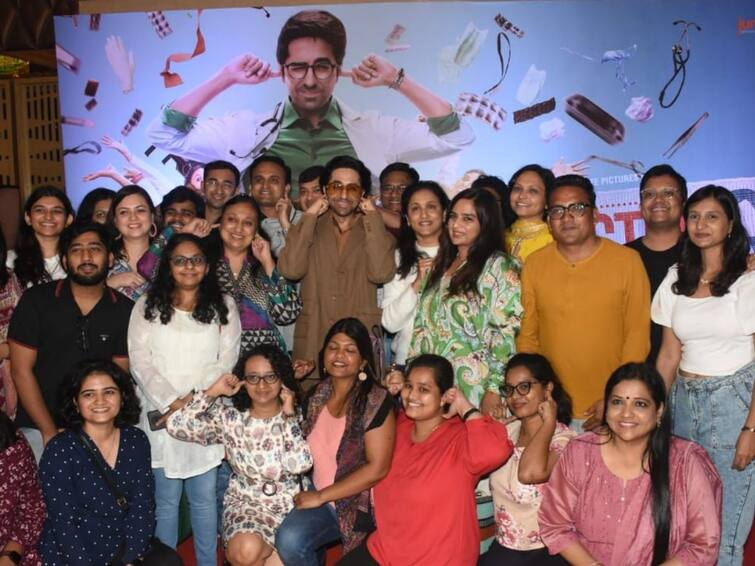 Special screening of Doctor G movie for doctors film of Ayushmann Khurrana Doctor G:  'डॉक्टर जी' चित्रपटाचं डॉक्टर्ससाठी स्पेशल स्क्रीनिंग; आयुष्मान खुरानानं लावली हजेरी