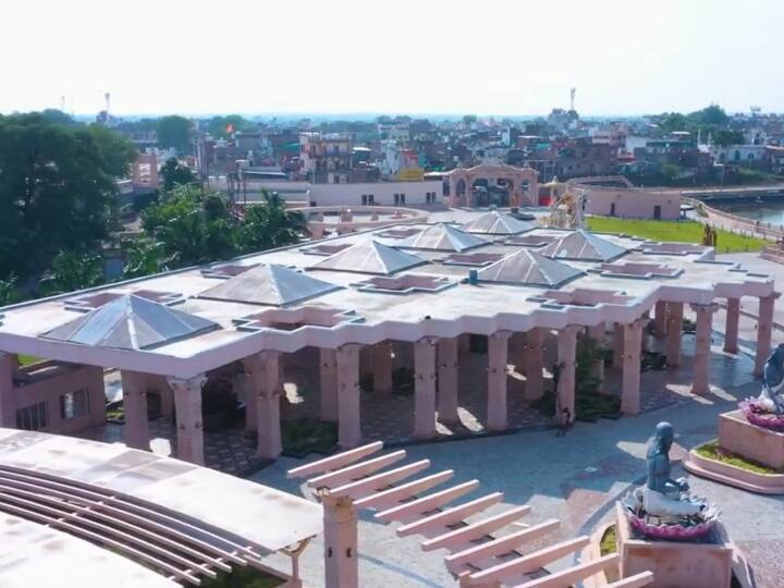 शर्मा ने कहा इस लोकार्पण कार्यक्रम से 50 देशों के एनआरआई भी जुड़ेंगे. साथ ही प्रदेश के 1070 मंडलों में कार्यक्रम का लाइव प्रसारण होगा. उज्जैन की भूमि पर भा ज पा मध्यप्रदेश का प्रत्येक कार्यकर्ता और प्रदेश के नागरिक प्रधानमंत्री का स्वागत करने के लिए आतुर हैं.