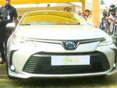 इथेनॉलवर धावणारी पहिली कार आली, नितीन गडकरी यांनी स्वतः चालून केली लॉन्च