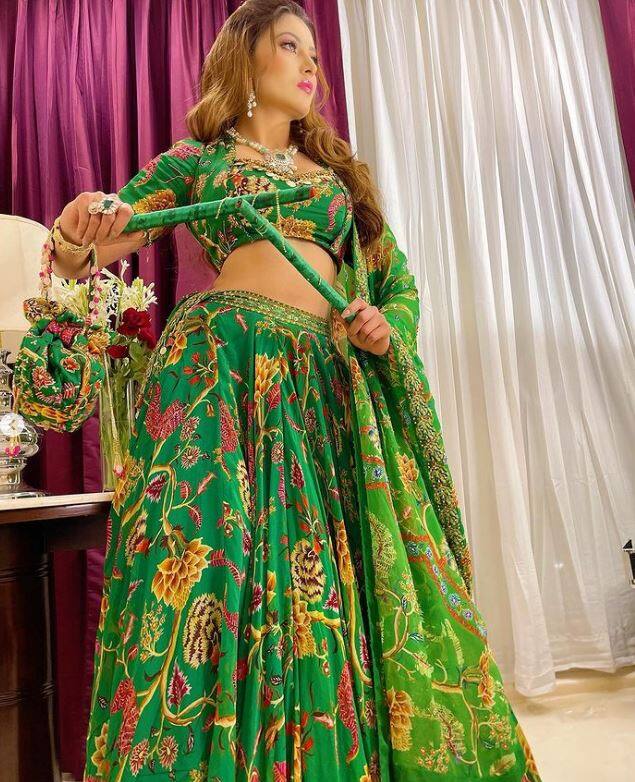 સોમવારે ઉર્વશી રૌતેલાએ તેના ઓફિશિયલ ઈન્સ્ટાગ્રામ હેન્ડલ પર કેટલીક લેટેસ્ટ તસવીરો શેર કરી હતી.