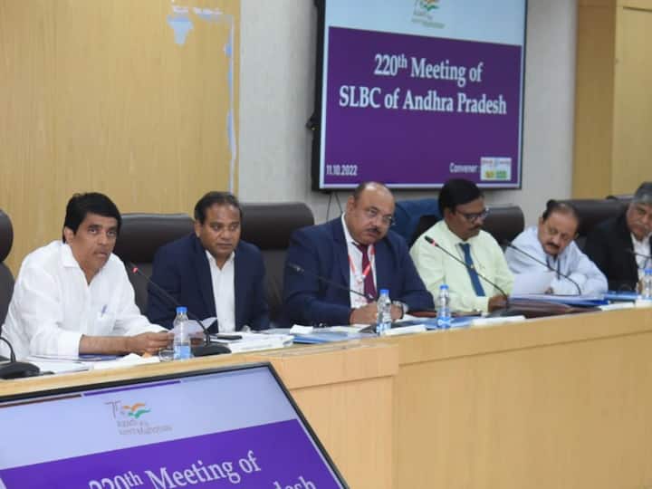Andhra Pradesh State Level Bankers Committee meeting - Minister Buggana Rajendranath Reddy attended DNN ప్రజలకు మరిన్ని రుణాలు ఇచ్చి సహకరించండి- బ్యాంకర్లకు మంత్రి బుగ్గన సూచన