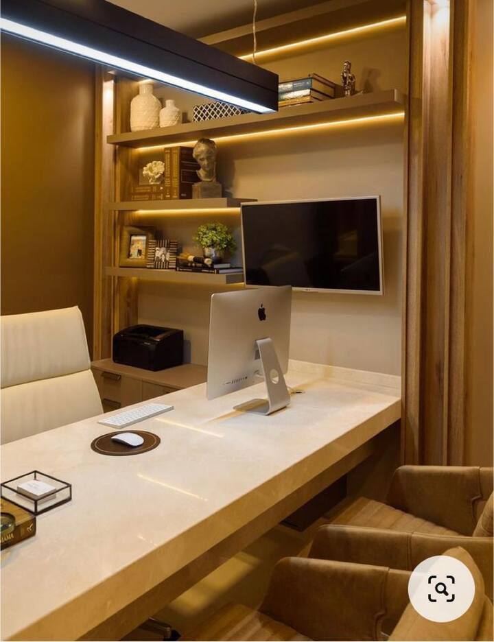 या सेना भवनात कुठलीही कमतरता भासू नये यासाठी शिंदे गटाकडून जोरदार प्रयत्न केले जात आहेत.