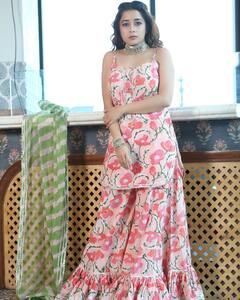 PHOTO: बदन पर सितारे लपेटे हुए... बिग बॉस 16 फेम टीना दत्ताचा हॉट लूक, फोटो बघाच!