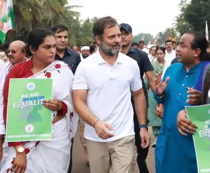 ਜਦੋਂ ਰਾਹੁਲ ਗਾਂਧੀ ਤੁਮਕੁਰ ਜ਼ਿਲੇ ਵਿਚ ਗਿੱਲੀਆਂ ਸੜਕਾਂ 'ਤੇ ਸੈਰ ਕਰ ਰਹੇ ਸਨ, ਤਾਂ ਕਾਂਗਰਸੀ ਨੇਤਾਵਾਂ ਨੇ ਹੁਰਿਯੂਰ ਵਿਖੇ ਆਪਣੇ ਕੈਂਪ ਸਾਈਟ ਤੋਂ ਪਾਣੀ ਦੀ ਨਿਕਾਸੀ ਲਈ ਵਿਸ਼ੇਸ਼ ਪ੍ਰਬੰਧ ਕੀਤੇ ਸਨ ਅਤੇ ਉਨ੍ਹਾਂ ਨੂੰ ਜਾਣਬੁੱਝ ਕੇ ਰੇਤ ਅਤੇ ਕੰਕਰਾਂ ਨੂੰ ਉਤਾਰਦੇ ਦੇਖਿਆ ਗਿਆ ਸੀ।