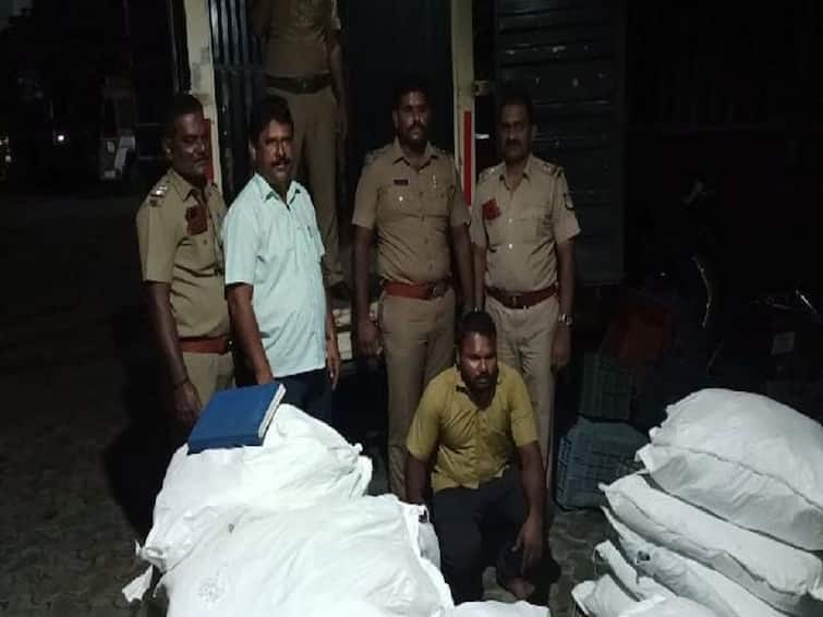 Man arrested for stashing 326 kg of gutka worth 3 lakhs in a tomato basket at Dharmapuri TNN ரூ.3  லட்சம் மதிப்புள்ள 326 கிலோ குட்கா....தக்காளி கூடையில் பதுக்கியவர் கைது..!