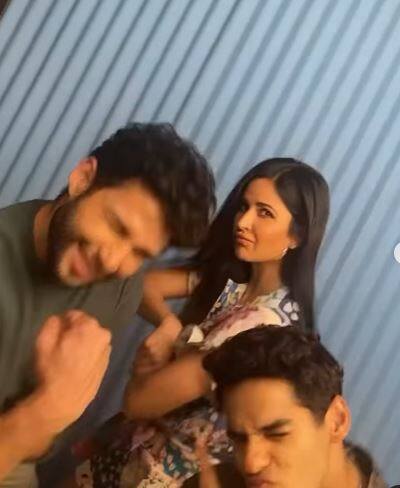 कैटरीना कैफ स्टारर फिल्म भूत पुलिस का ट्रेलर रिलीज हो चुका है और इसे फैंस की ओर से शानदार प्रतिक्रिया मिल रही हैं.