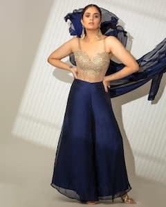 Anchor Sreemukhi: రూటు మార్చిన రాములమ్మ, సరికొత్త లుక్‌తో కుర్రాళ్లకు నిద్రలేకుండా చేస్తున్న శ్రీముఖి!