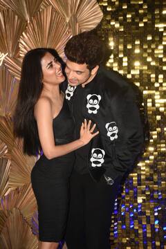 Birthday Photos: करण कुंद्रा जब अपनी बर्थडे पार्टी में लेडी लव तेजस्‍वी से कर बैठे किस की डिमांड