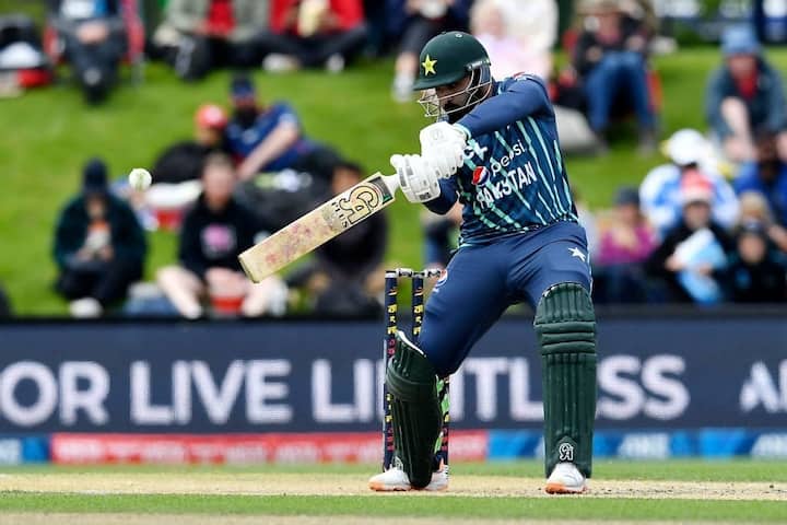 New Zealand vs Pakistan 4th Match pakistan set target 131 runs for new zealand Christchurch New Zealand T20I Tri-Series 2022 NZ vs PAK Tri-Series: न्यूजीलैंड ने पाकिस्तान को 130 रनों पर रोका, बाबर-रिजवान समेत सभी दिग्गज फ्लॉप