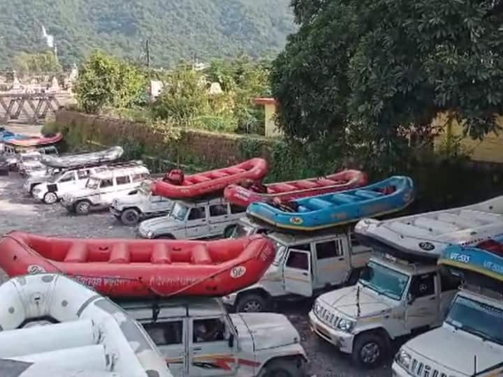 Rishikesh News  During rafting a raft full of eight tourists overturned one died ANN Rishikesh News: ऋषिकेश में राफ्टिंग के दौरान आठ पर्यटकों से भरी राफ्ट पलटी, एक की मौत