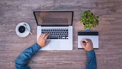 ঘণ্টার পর ঘণ্টা অফিসে বসে কাজ করছেন? সুস্থ থাকতে এগুলো মেনে চলুন