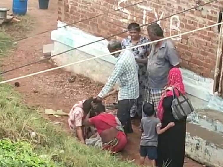 property dispute between brother and sister fight  in karur சொத்து தகராறில் ஒரே குடும்பத்தை சேர்ந்தவர்கள் போட்ட சண்டை - வைரலான வீடியோவால் பரபரப்பு..!