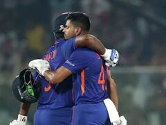 In Pics : तिसऱ्या एकदिवसीय सामन्यात दक्षिण आफ्रिकेवर 7 विकेट्सने भारत विजयी, मालिकाही 2-1 ने भारताने जिंकली