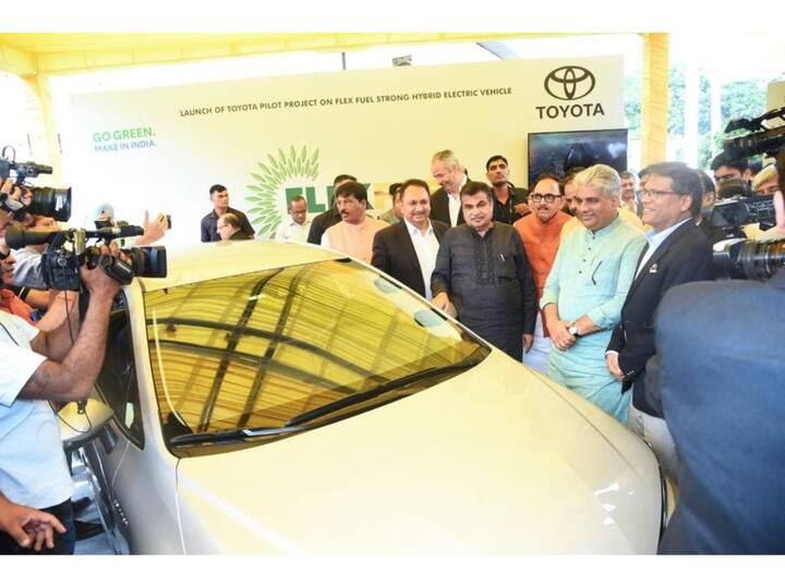 या कार्यक्रमाला केंद्रीय पर्यावरण मंत्री भूपेंद्र यादवही उपस्थित होते. देशात पेट्रोल आणि डिझेलच्या दरात सातत्याने वाढ झाल्यानंतर या कारकडे पर्याय म्हणून पाहिले जात आहे. ही गाडी आल्यानंतर आता लोकांना मोठा दिलासा मिळणार आहे.