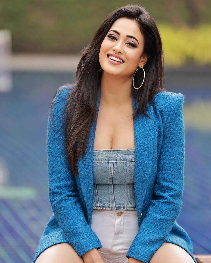 సదరు వెబ్ సిరీస్ లో మహాభారత్ ఫేమ్ సౌరభ్ ఒక బ్రా ఫిట్టర్ పాత్రలో కనిపించాడు. Photo@Shweta Tiwari/instagram