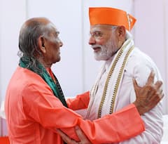 PM Modi Gujarat Visit: PM મોદીએ સૌરાષ્ટ્રના કયા જાણીતા સંત સાથે કરી મુલાકાત ?