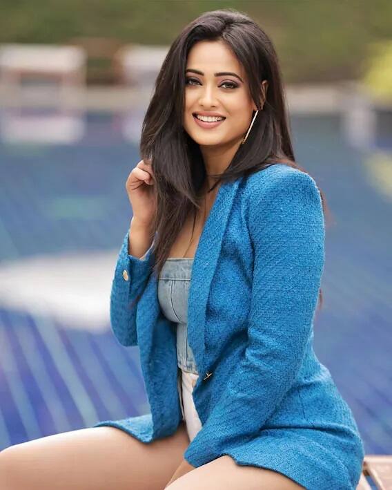 42 વર્ષીય એક્ટ્રેસ શ્વેતા તિવારી બિગ બૉસ સિઝન 4ની વિજેતા રહી છે, આ ઉપરાંત તેને તમામ ટીવી શૉ, ભોજપુરી અને બૉલીવુડ ફિલ્મોમાં પણ કામ કર્યુ છે.