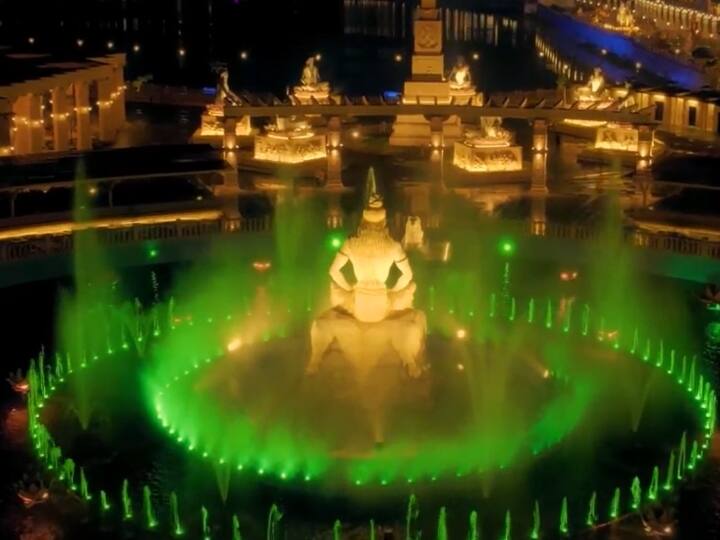 बीजेपी की प्रदेश अध्यक्ष विष्णु दत्त शर्मा ने संवाददाता सम्मेलन में बताया प्रधानमंत्री नरेंद्र मोदी मंगलवार, 11 अक्टूबर को उज्जैन में नवनिर्मित श्री महाकाल लोक का लोकार्पण करेंगे, जो उज्जैन के इतिहास में एक अविस्मरणीय घटना होगी. प्रधानमंत्री के हाथों होने वाला यह लोकार्पण न सिर्फ उज्जैन बल्कि समूचे मध्यप्रदेश के गौरव को वैश्विक स्तर पर प्रतिष्ठित करेगा.