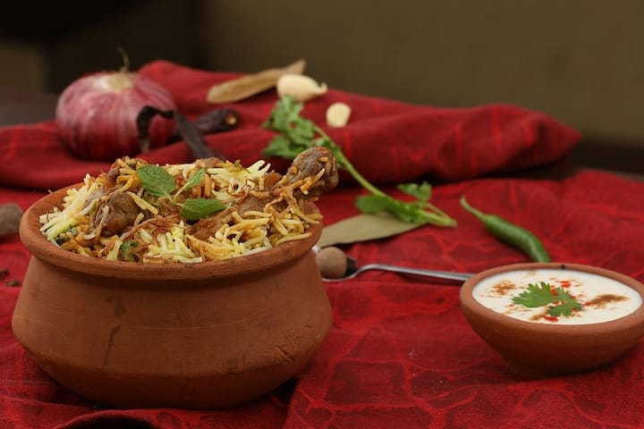 বিশিষ্ট সেলিব্রিটি শেফরা জানাচ্ছেন যে, মটন সেদ্ধ করার বেশ কিছু পদ্ধতি বা নিয়ম রয়েছে। মটন কোর্মা হোক কিংবা মটন রেজালা কিংবা দারুণ জনপ্রিয় মটন বিরিয়ানি।