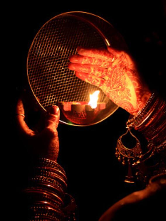 ਕਰਵਾ ਚੌਥ 'ਤੇ ਕਦੋਂ ਦਿਖਾਈ ਦੇਵੇਗਾ ਚੰਦ? ਜਾਣੋ ਸਮਾਂ...