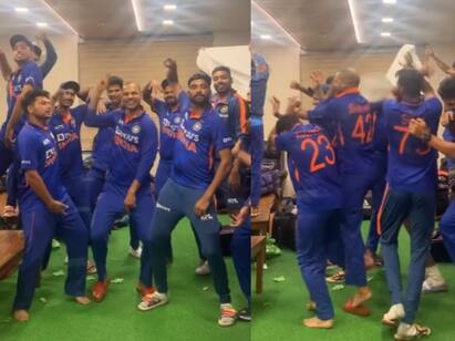 IND vs SA team india players dance on bolo tara ra ra song after south africa odi series win IND vs SA: વનડે સિરીઝ જીત્યા બાદ ટીમ ઈન્ડિયાએ કહ્યું - બોલો તારા રા રા.. જુઓ દમદાર ડાન્સ Video