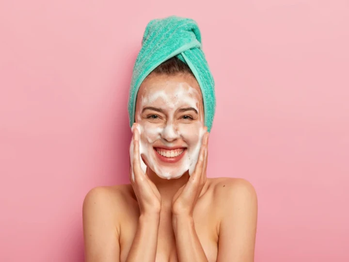 Face Care Tips Why you should not wash your face with soap after a facial? Skin Care Tips: फेशियल के बाद आखिर साबुन या फेस वॉश से क्यों नहीं धोते चेहरा, हो सकते हैं ये नुकसान