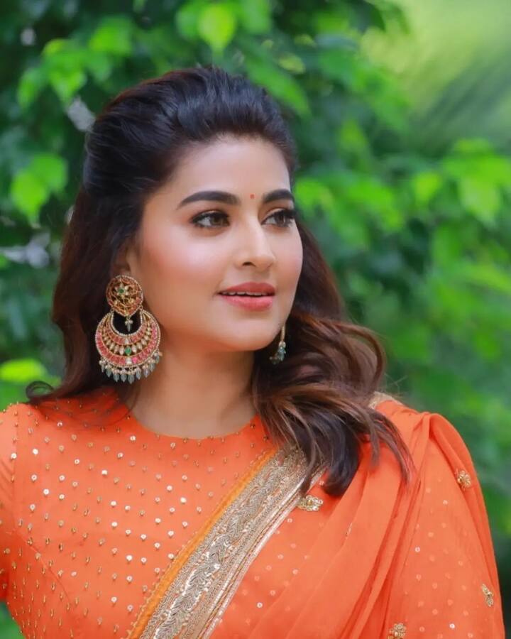 తాజాగా ఈ బాపు బొమ్మ బుల్లితెర మీద సందడి చేసేందుకు వచ్చేసింది. Image Credit: Sneha/Instagram