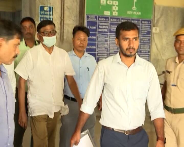 ED সূত্রে দাবি,  হোয়াটস অ্যাপ চ্যাটে জনৈক RK’র সঙ্গে মানিক ভট্টাচার্যের চ্যাটের হদিশ মিলেছে।