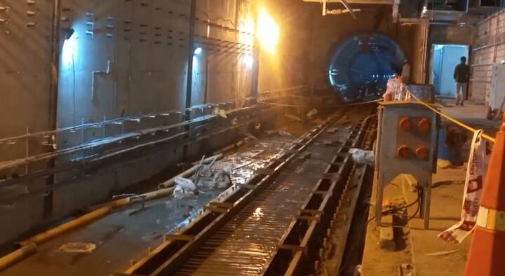 स्टेशनचे प्रवेश/निर्गमन हे शिवाजी नगर रेल्वे स्थानक, PMPML आणि MSRTC बस डेपो आणि हिंजवडी मेट्रो मार्गासह एकत्रित केले आहे.