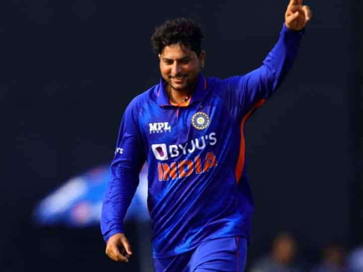 Kuldeep Yadav, who took 4 wickets in the third ODI against South Africa, was adjudged the man of the match IND vs SA 2022: साउथ अफ्रीका के खिलाफ तीसरे वनडे मैच में मैन ऑफ द मैच बने कुलदीप यादव, बताया अपनी कामयाबी का राज