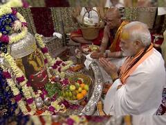 In Pics: माथे पर तिलक, हाथ में रुद्राक्ष, महाकाल की भक्ति में लीन दिखे पीएम मोदी