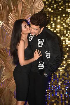 Birthday Photos: करण कुंद्रा जब अपनी बर्थडे पार्टी में लेडी लव तेजस्‍वी से कर बैठे किस की डिमांड