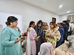 हजारों की भीड़, नम आंखें, नेताजी अमर रहें के नारों की गूंज...ऐसे दी गई मुलायम सिंह यादव को विदाई, देखें तस्वीरें