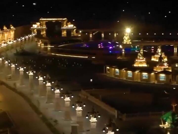 शर्मा के मुताबिक मंगलवार को सुबह बीजेपी कार्यकर्ता प्रत्येक मंडल समेत हर बूथ पर स्थित देवालयों में स्वच्छता अभियान और शाम के समय दीपोत्सव का आयोजन करेंगे. प्रदेश के प्रमुख धार्मिक, सांस्कृतिक और ऐतिहासिक धरोहर से जल लाकर बीजेपी कार्यकर्ता श्री महाकाल लोक में स्थित रुद्र सागर में प्रवाहित करेंगे.