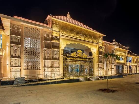 મધ્યપ્રદેશના ઉજ્જૈન શહેરમાં નવનિર્મિત 'મહાકાલ લોક'ની કૃપાથી શિવ પુરાણની કથાઓ દર્શાવતી 50 થી વધુ ભીંતચિત્રોની શ્રેણીમાં બે ભવ્ય પ્રવેશદ્વાર, 108 સુશોભિત રેતીના પથ્થરનો એક ભવ્ય સ્તંભ, ફુવારાઓ અને 50 થી વધુ ભીંતચિત્રોની શ્રેણીમાં વધારો થશે.