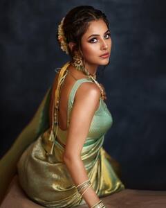 Shehnaaz Gill PICS: કાંજીવરમ સાડીમાં શહનાઝ ગિલે આપ્યા સુંદર પોઝ