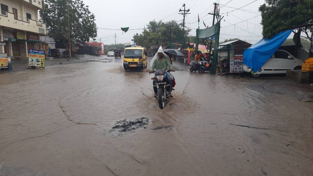 Nagpur Rains : नागपुरात मेघगर्जनेसह जोरदार पाऊस, विदर्भात पावसाचा आणखी आठवडाभर मुक्काम? Maharashtra Rain updates Heavy rain with thunder in Nagpur Vidarbha rains to stay for another week Nagpur Rains : नागपुरात मेघगर्जनेसह जोरदार पाऊस, विदर्भात पावसाचा आणखी आठवडाभर मुक्काम?