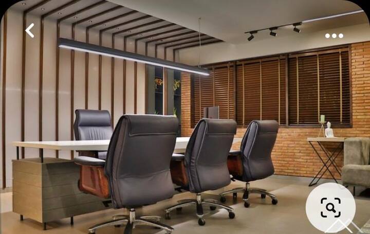 पुण्यातही शिंदे गटाचे सेनाभवन उभारलं जाणार आहे.