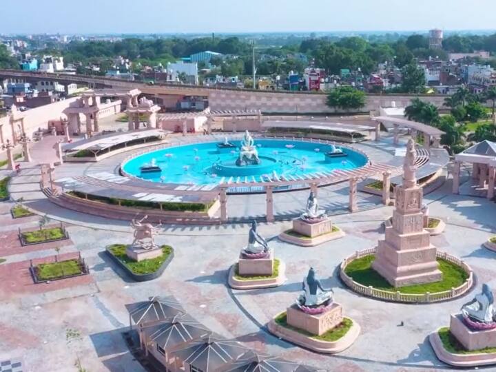 शर्मा ने कहा कि प्राचीनतम नगरी उज्जैन धार्मिक के साथ-साथ सांस्कृतिक रूप से भी अत्यंत समृद्ध और वैभवशाली रही है. इस भूमि पर न सिर्फ आदर्श शासक हुए हैं, बल्कि अपनी कला और लेखनी से इतिहास को समृद्ध बनाने वाले कलाकार और रचनाकार भी हुए हैं. प्राचीनकाल से ही भगवान महाकाल उज्जैन की पहचान रहे हैं और वैश्विक परिदृश्य में उज्जैन को भगवान महाकाल की नगरी के रूप में ही देखा जाता रहा है.