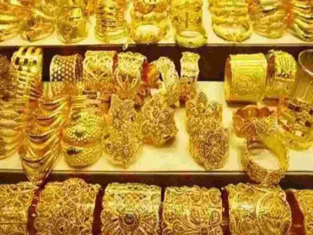 Gold Silver Price Today : நேற்று போலவே இன்றும் அதிரடியாக குறைந்த தங்கம்.. வெள்ளி விலையும் இதுவே... இன்றைய நிலவரம்!