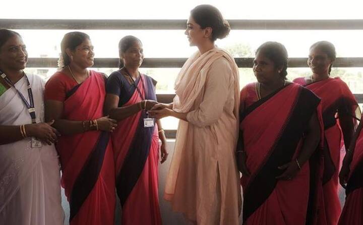 बॉलीवुड एक्ट्रेस दीपिका पादुकोण अपने फाउंडेशन लिव लव लाफ (Live Love Laugh) के बैनर तले चलाए जा रहे रूरल आउटरिच प्रोग्राम के तहत तमिलनाडु के के तिरुवल्लौर में गांव में पहुंची थीं.इस दौरान दीपिका ने मेंटल हेल्थ मरीजों के साथ ही उनकी देखभाल करने वालों, इंटीग्रेटेड चाइल्ड डेवलेपमेंट सर्विस और आशा वर्कर्स के साथ मुलाकात की थी. इस दौरान की कई तस्वीरें उन्होंने अपने ऑफिशियल इंस्टाग्राम अकाउंट पर भी शेयर की हैं.