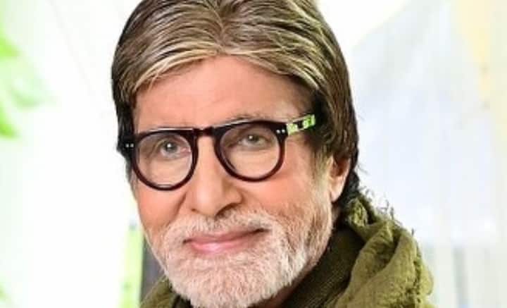এর পর শারীরিক অসুস্থতার জেরে অভিনয় থেকে সরে আসেন অমিতাভ। রাজনীতিতে প্রবেশ ঘটে বন্ধু রাজীব গাঁধীর সহায়তায়। ১৯৮৪ থেকে ১৯৮৭, তিন বছর পর রাজনীতি থেকে ফের অভিনয়ে ফেরেন ‘শাহেনশা’ ছবির মাধ্যমে।