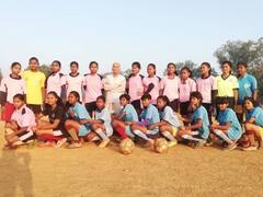 92 वर्षीय ताऊजी ने नक्सली क्षेत्र की बालिकाओं को ऐसे दिलाई अंतरराष्ट्रीय स्तर पर पहचान, पढ़ें पूरी कहानी