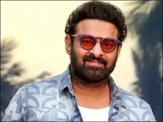 બાહુબલી ફેમ પ્રભાસનું નામ જેટલું ટૂંકું દેખાય છે તેટલો જ તે ઊંચો છે. તમને જણાવી દઈએ કે, તેનું અસલી નામ વેંકટ સત્યનારાયણ પ્રભાસ રાજુ ઉપ્પલાપતિ છે.