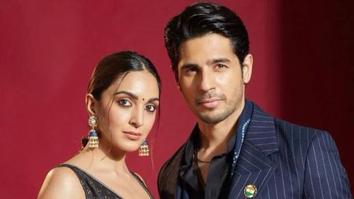 ‘কফি উইথ করণ’-এ সিদ্ধার্থ জানান, কিয়ারা যখন একাকী ছিলেন, সেই সময় পরিচয় হওয়ার জন্য খুশি তিনি। সিদ্ধার্থের থেকে এক কদম এগিয়ে কর্ণ জোহরকে বিয়েতে আমন্ত্রণ জানাতেও দেখা যায় কিয়ারাকে। ‘ডোলা রে ডোলা’ গানে নাচার জন্যও অনুরোধ জানিয়েছিলেন কর্ণকে।