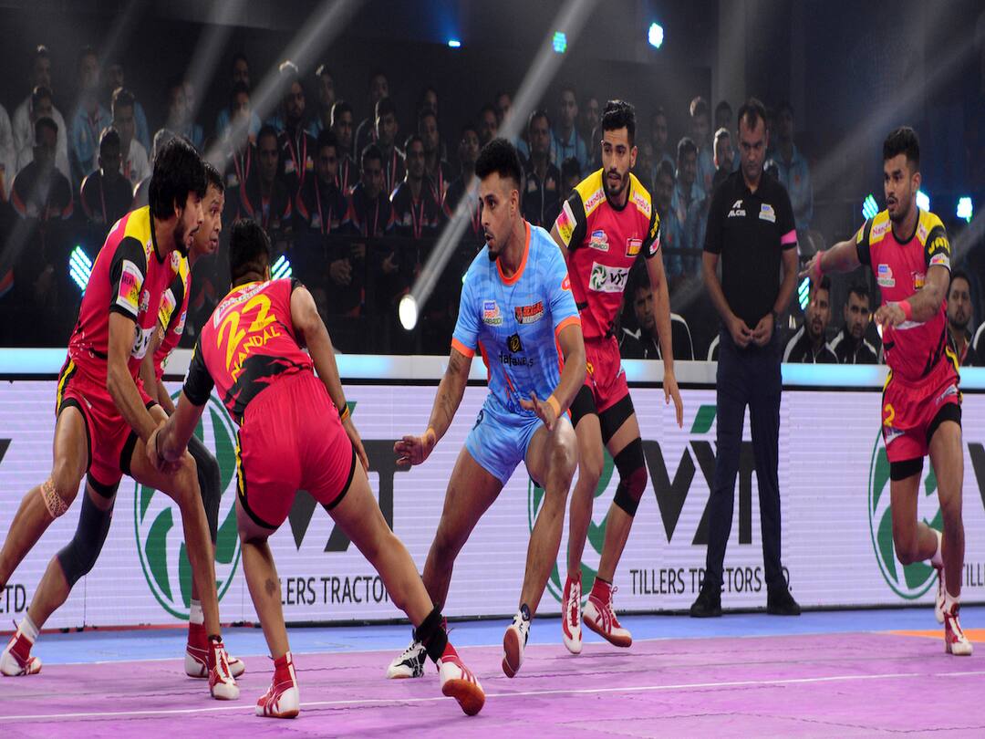 pkl 9 bengal warriors beat bengaluru bulls maninder singh super 10 PKL 9: बंगाल वॉरियर्स ने बेंगलुरु बुल्स को बड़े अंतर से हराया, मनिंदर सिंह ने लगाया लगातार दूसरा सुपर 10