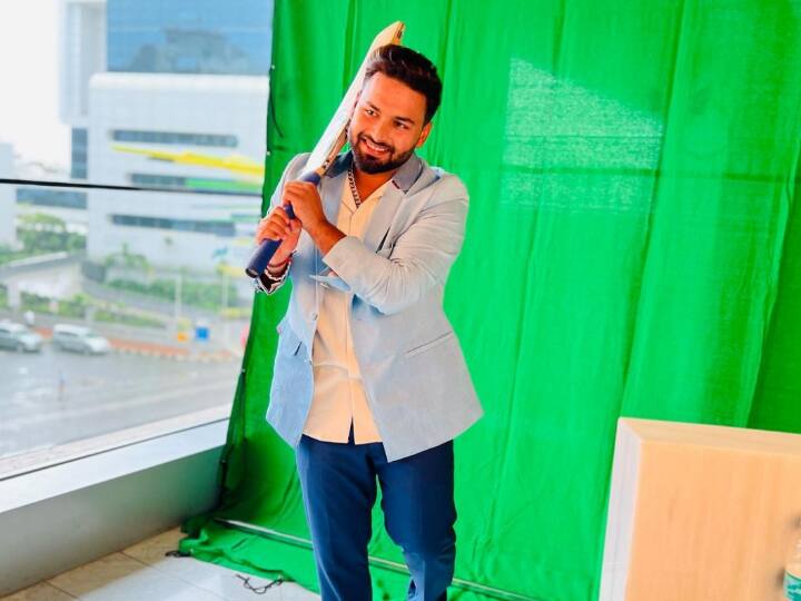 ऋषभ पंत (Rishabh Pant) का जन्म 4 अक्टूबर 1997 को रुड़की में हुआ था उनके पिता का नाम राजेंद्र पंत है और उनकी मां का नाम सरोज पंत है. पंच सबसे कम पारियों में 1000 रन बनाने वाले भारतीय विकेटकीपर बल्लेबाज भी हैं.