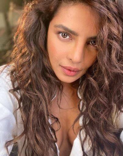 जब सिमी ने उनसे पूछा कि वह इंडस्ट्री के लिए कितनी 'मजबूत' हैं, तो प्रियंका ने जवाब दिया, 