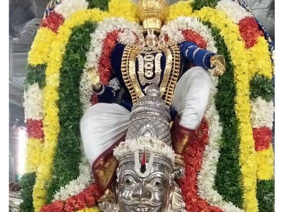 வெள்ளி கருட வாகனத்தில் பக்தர்களுக்கு காட்சியளித்த ஸ்ரீ கல்யாண வெங்கடரமண சுவாமி வெள்ளி கருட வாகனத்தில் பக்தர்களுக்கு காட்சியளித்த ஸ்ரீ கல்யாண வெங்கடரமண சுவாமி